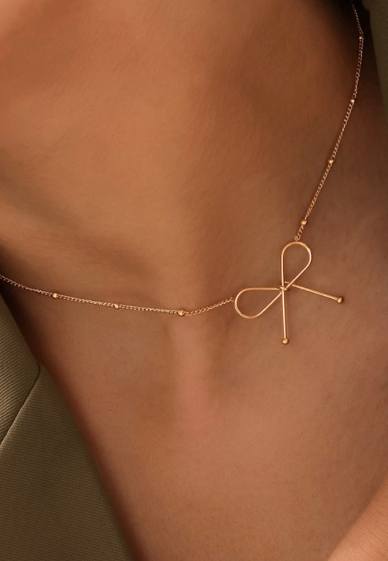 Bow Necklace